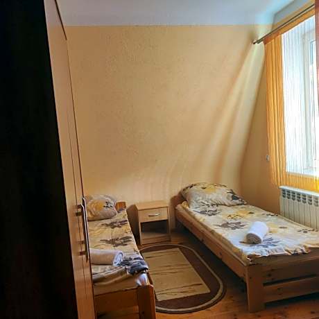 Standard Twin Room with Mountain View