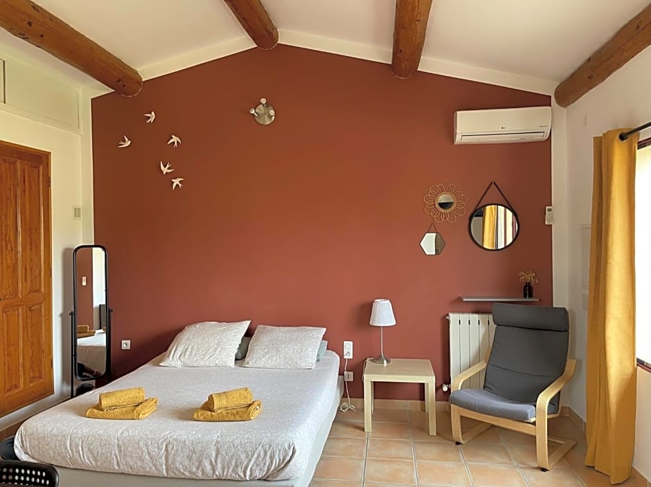 Les Ce Lestins - Studios Inde Pendants – Carpentras, UT
