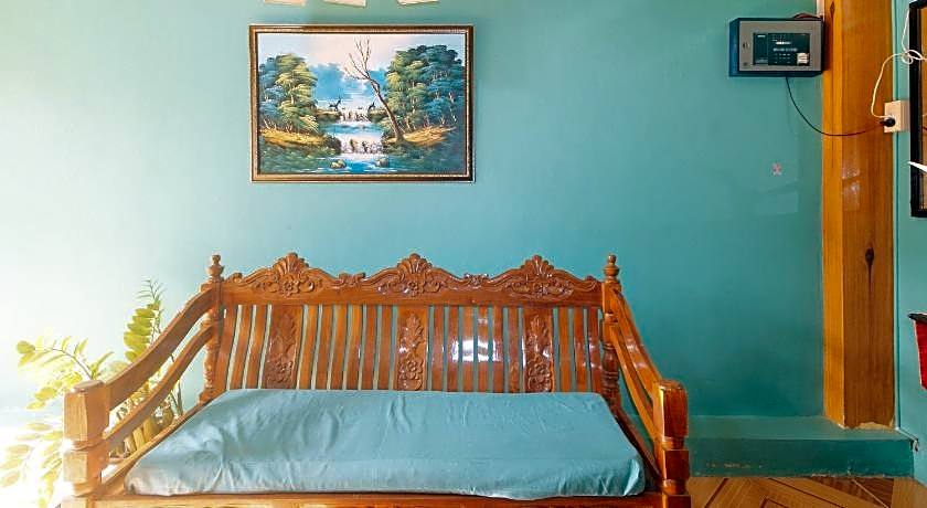 RedDoorz @ Farm Side Hotel Laoag City