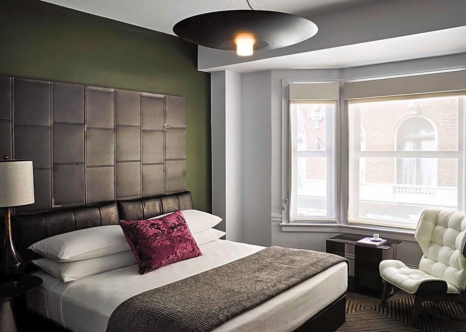 Photo 1 of 2 of Premier 1 Queen Bed, Hearing/Mobility Accessible, Roll in Shower