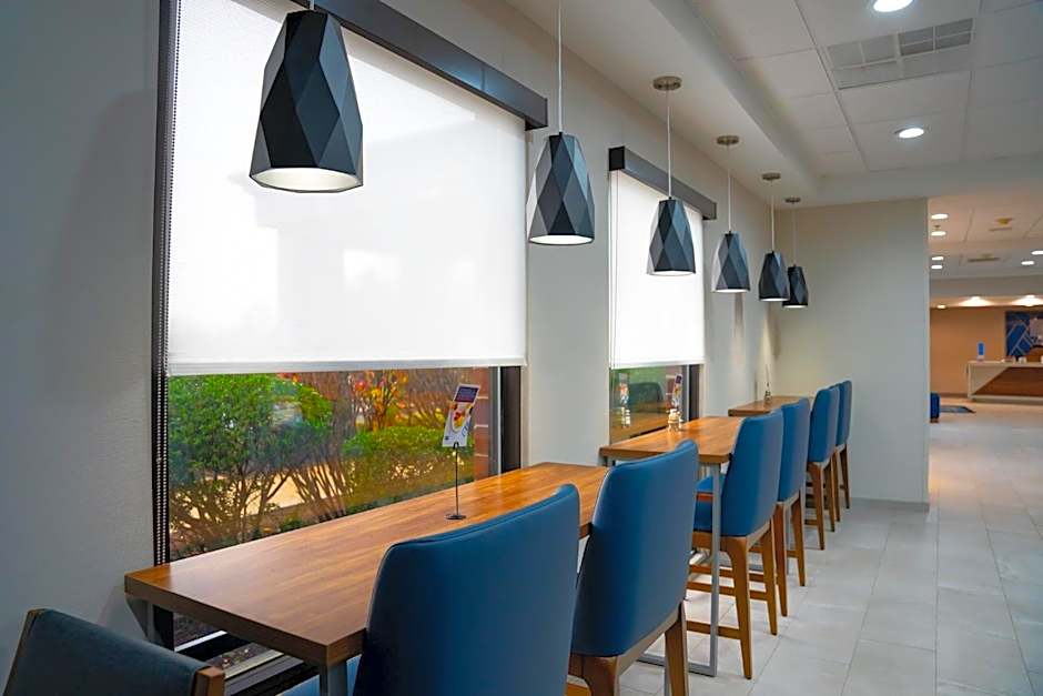 Holiday Inn Express Hotel & Suites West Chester By IHG