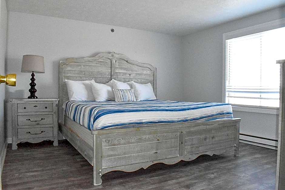 Photo 1 of 4 of 1 King Bed Suite