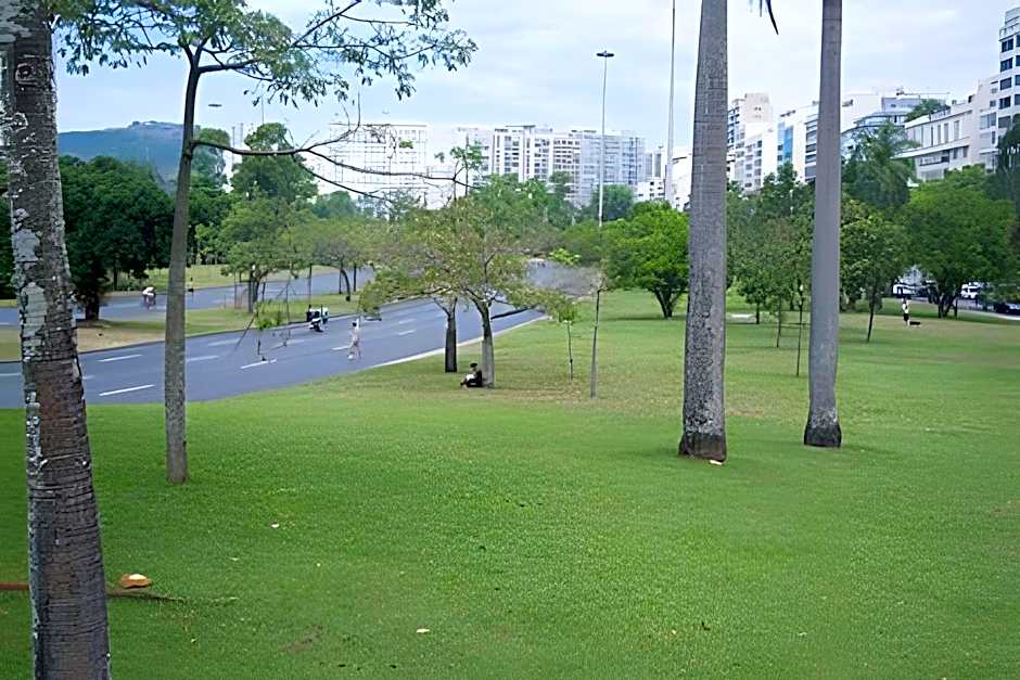 Flamengo, á 5 minutos do Aterro, frente ao Metrô