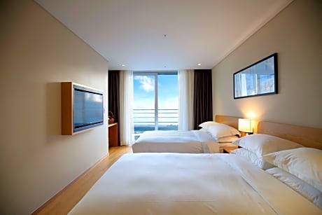 2 Double Beds, Side Sea View