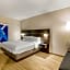Holiday Inn Express & Suites Jacksonville - Town Center By IHG