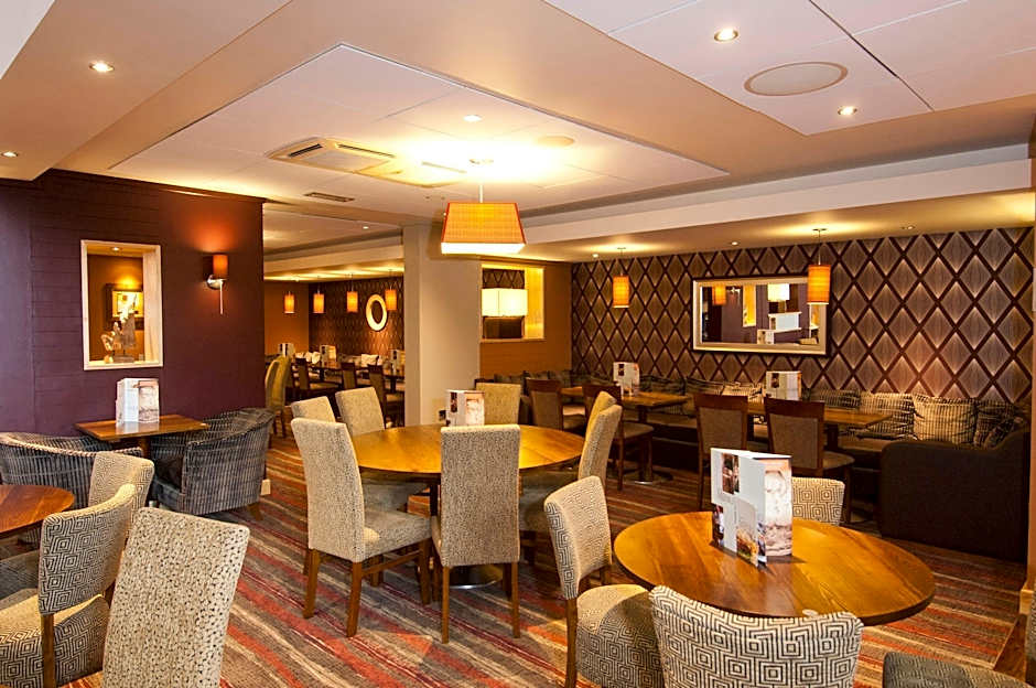 Premier Inn London Heathrow Airport T2 & T3 - Bath Road