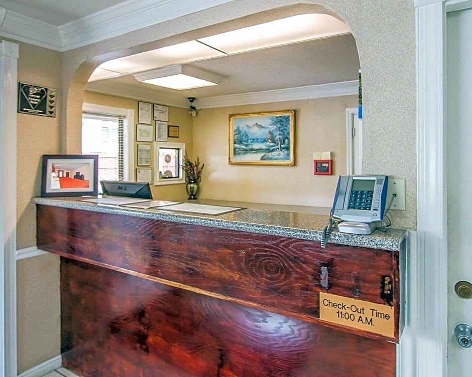 Econo Lodge Richmond Hill