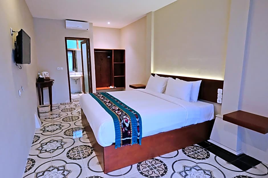 The Nalaya Hotel & Resto
