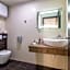 Leonis Restaurant & Rooms