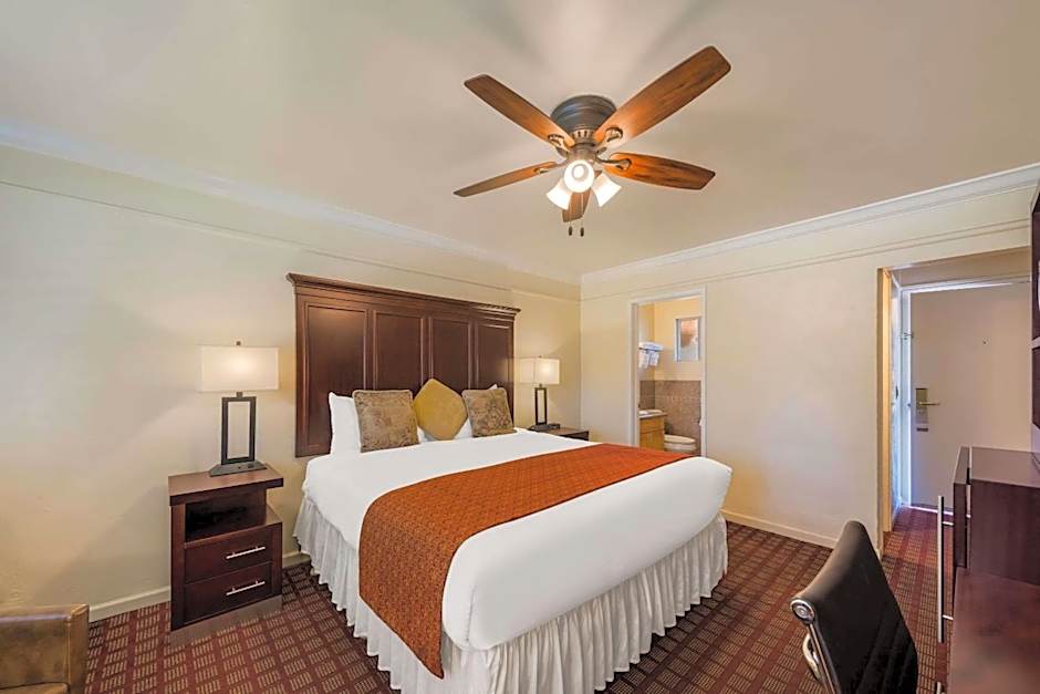 Clarion Collection Carmel Oaks Inn