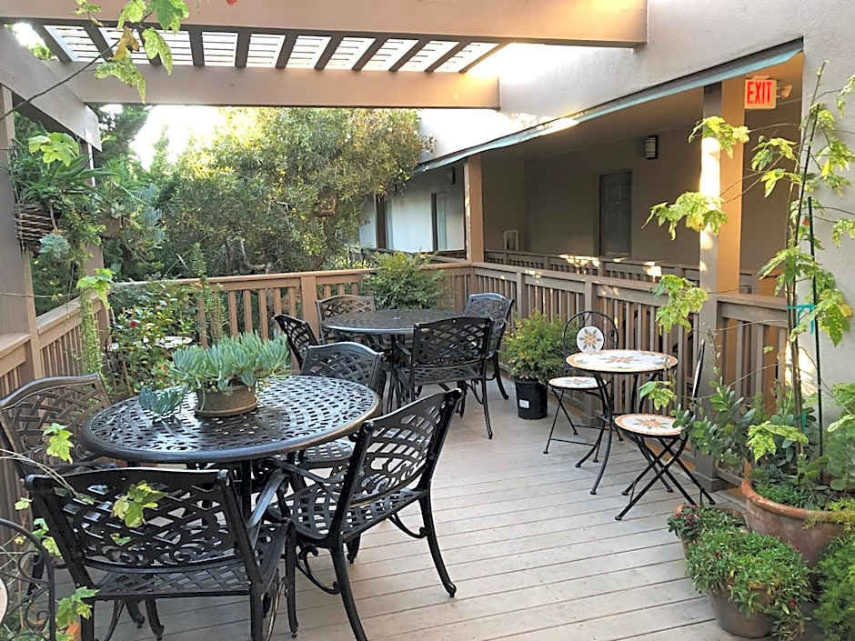 Little Sur Inn