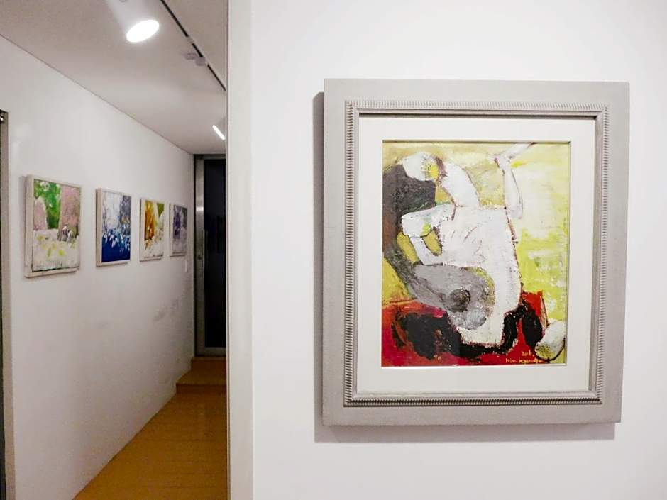 Gallery Family Hotel