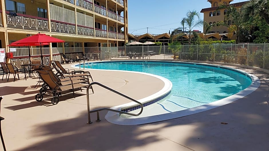 Ramada by Wyndham Burbank Airport