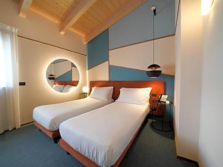Standard Twin Room - Non-Smoking