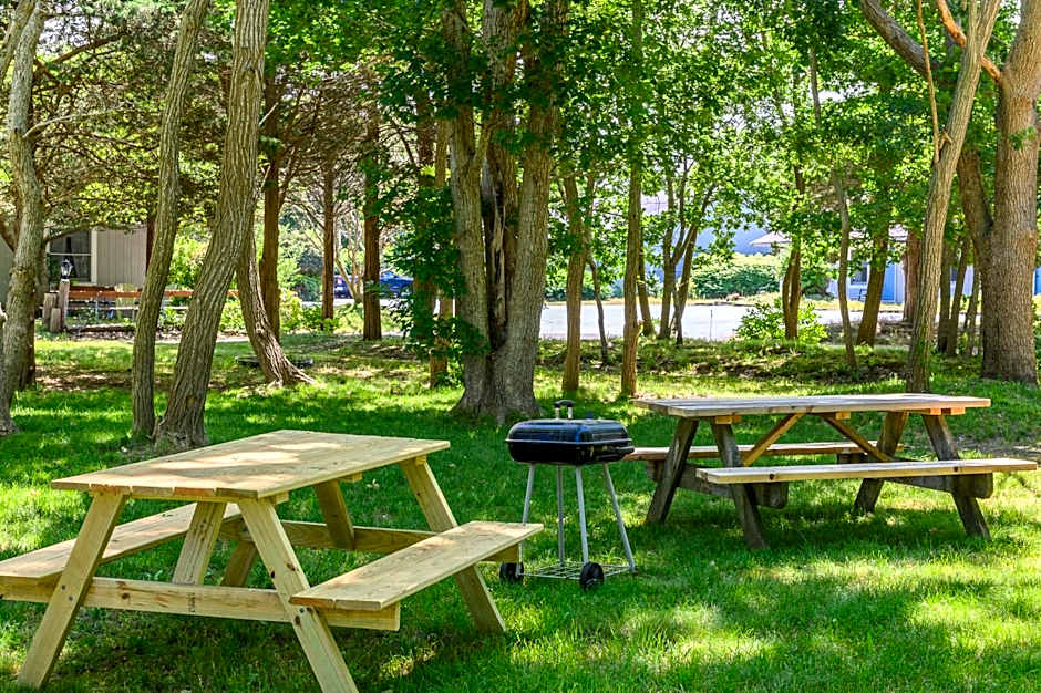 Captains Quarters Motel & Conference Center