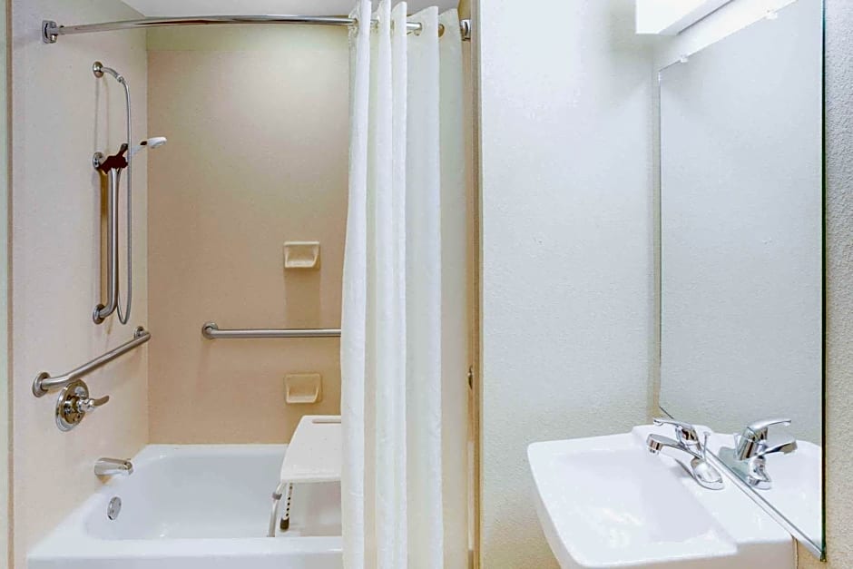 Microtel Inn & Suites by Wyndham Saraland