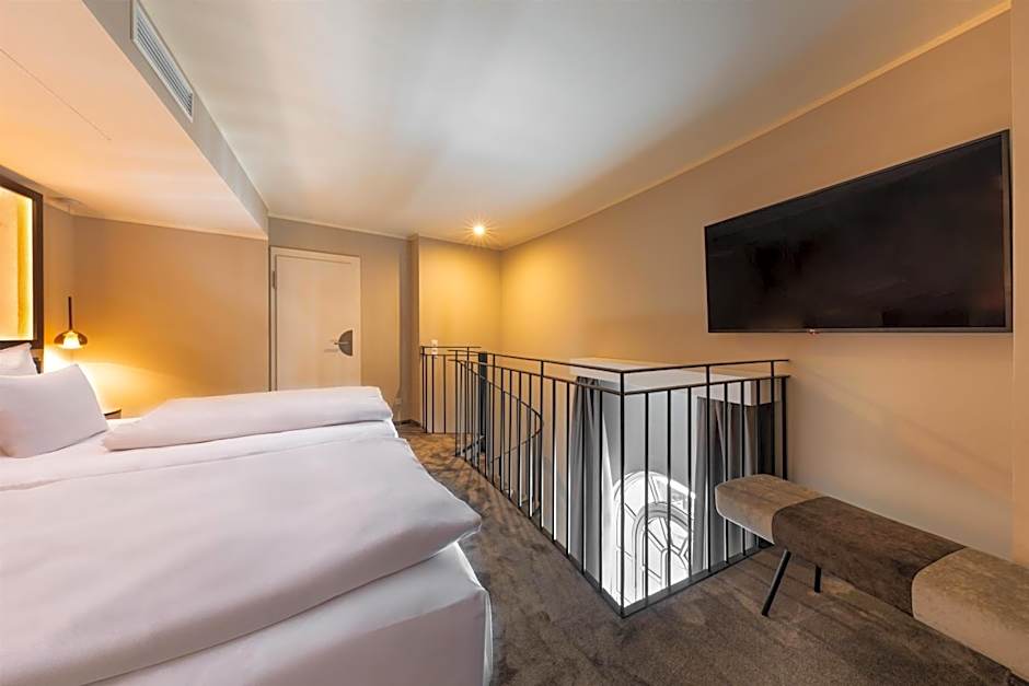 Wasserturm Hotel Cologne, Curio Collection by Hilton