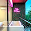 Frida's Artsy Condo with own mural, outdoor tub & rooftop pool