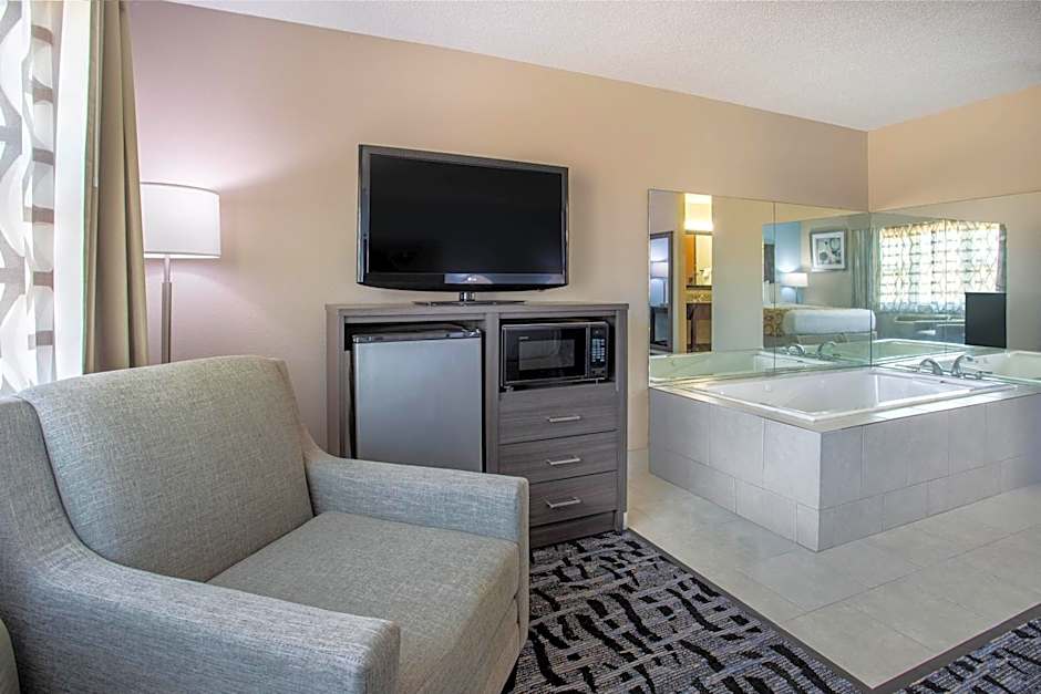 Photo 1 of 5 of Deluxe Studio 1 King Bed Suite