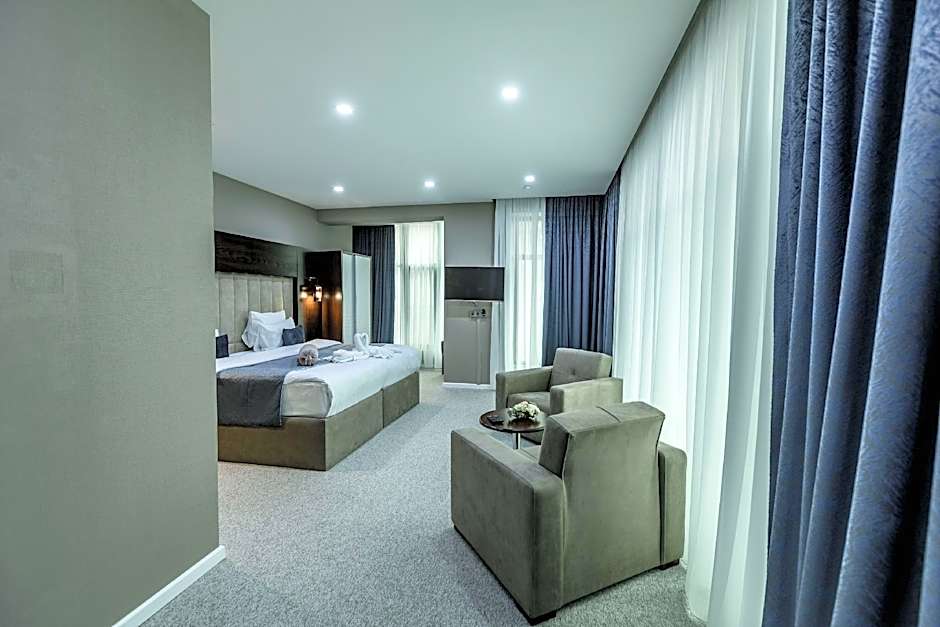 Parallel Hotel
