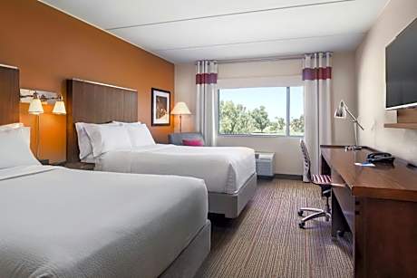 Double Room with Tub and Golf View - Mobility/Hearing Accessible