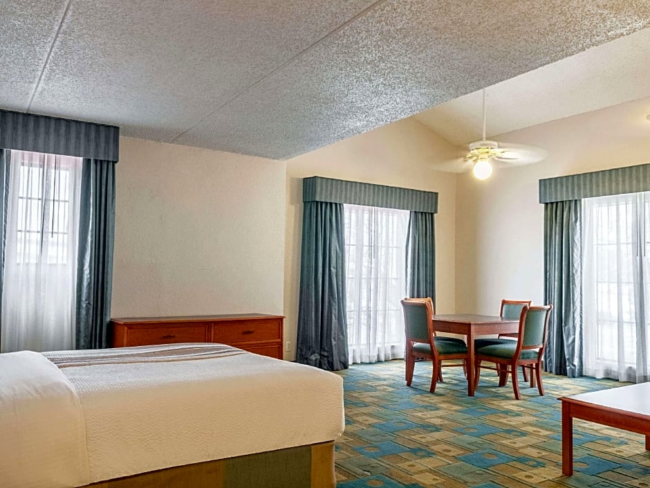 La Quinta Inn & Suites by Wyndham New Orleans West Bank