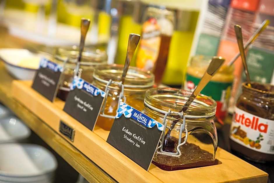 Five Reasons Hostel & Hotel