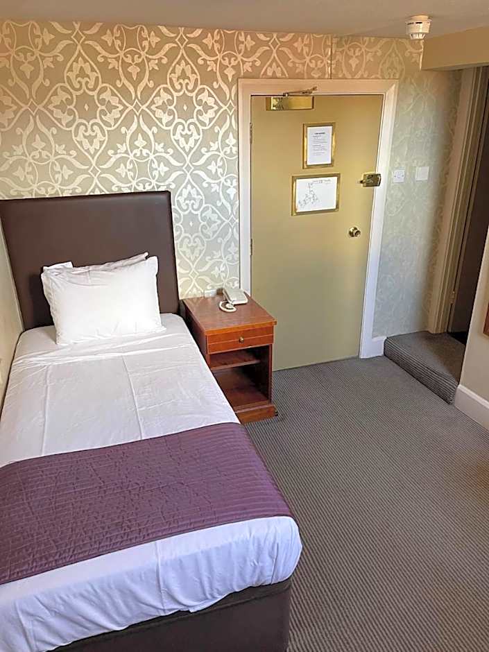 Manor Hotel by Greene King Inns