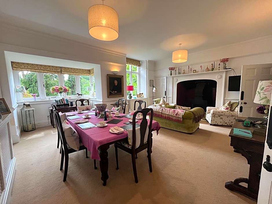 Coombe Lodge Farm House