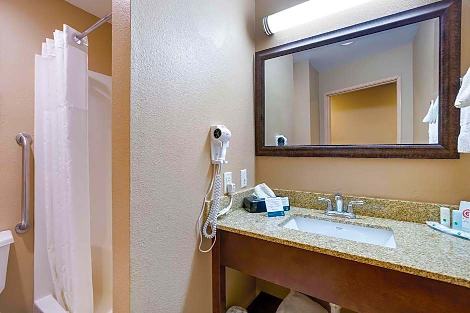 Quality Inn I-70 Near Kansas Speedway