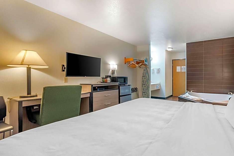 Econo Lodge Pueblo North