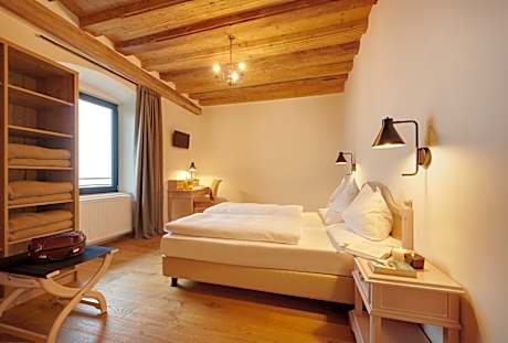 Historic Hotel Bircher B&B Apartments near Sterzing