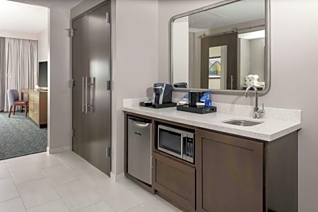 Two-Room Queen Suite with Two Queen Beds - Hearing Accessible