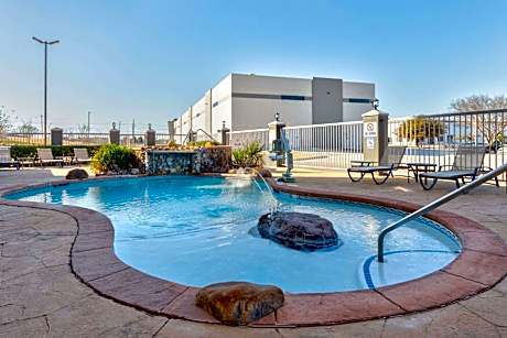 La Quinta Inn & Suites by Wyndham Allen At The Village