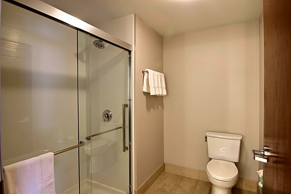 Holiday Inn Express & Suites Fond Du Lac, an IHG Hotel