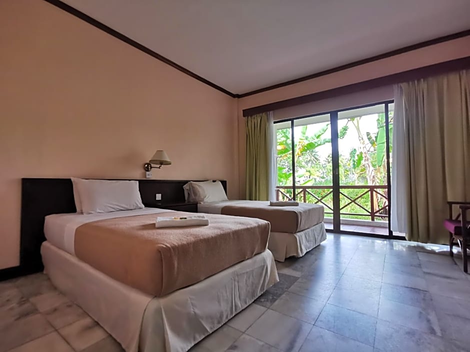 OYO 89972 Borneo Paradise Beach Hotel