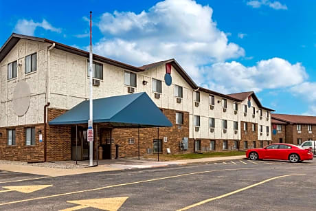 Econo Lodge Inn & Suites