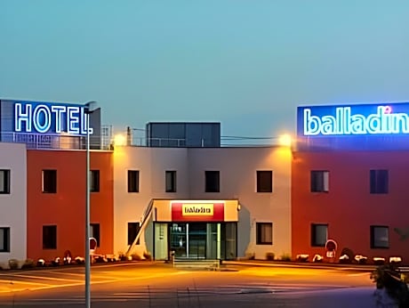 Hotel AKENA La Ferte Bernard
