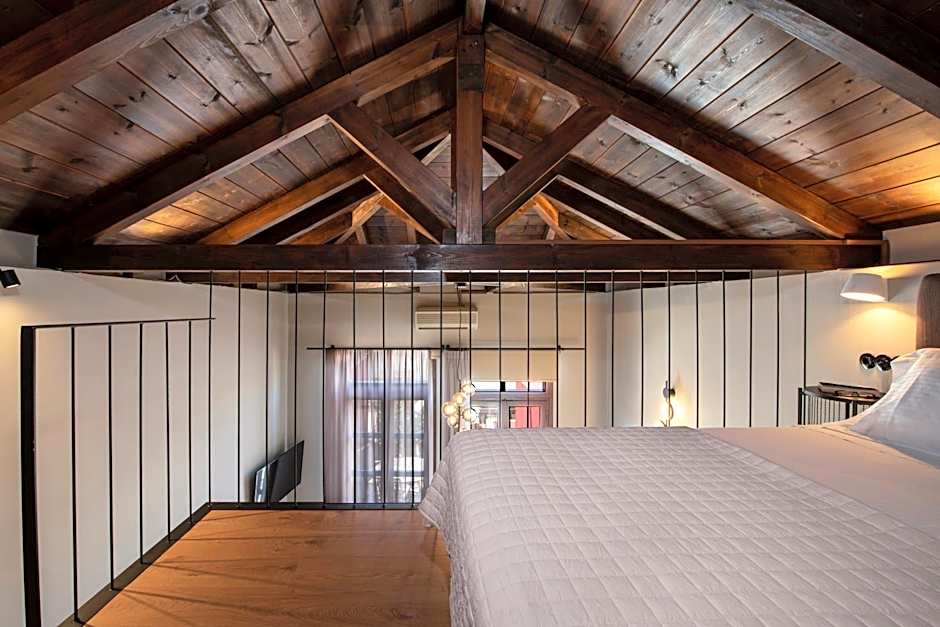 Mosaic Venetian Harbour Suites