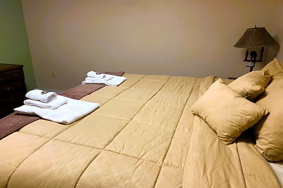 Love Hotels St John River by OYO at Fort Kent ME