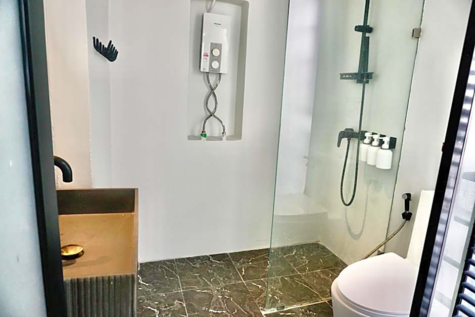 Hash Apartment Silom Soi 3 triple room