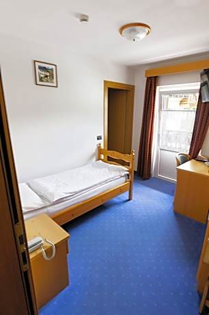 Single Room with Mountain View