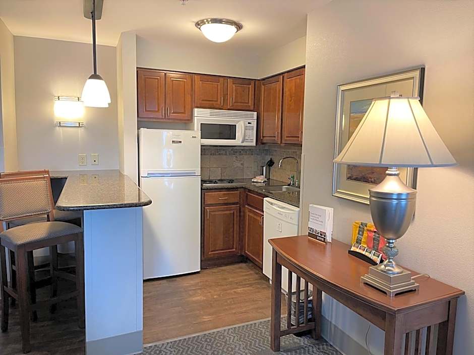 Staybridge Suites Milwaukee West-Oconomowoc By IHG