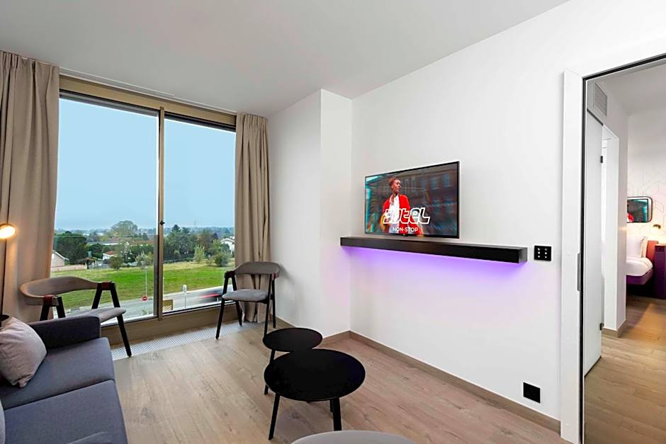 YOTEL Geneva Lake
