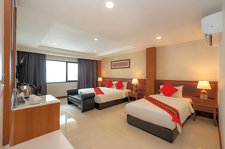 True Siam Rangnam Hotel