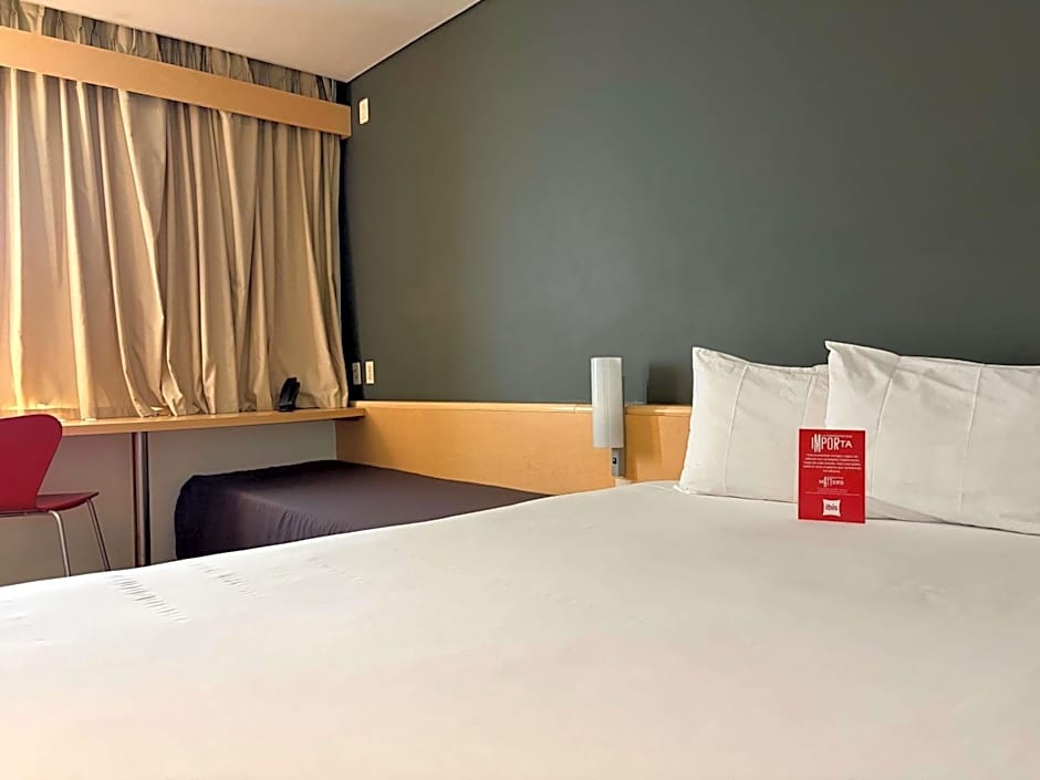 Ibis Monterrey Valle