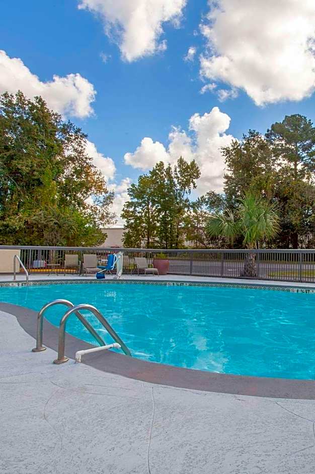 Wingate by Wyndham Charleston Coliseum