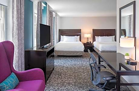 2 Queen Mobility Accessible W/ Bathtub