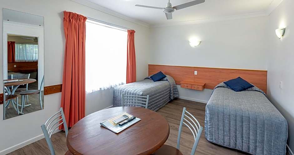 Riviera on Ruthven Motel