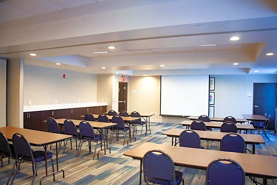 Holiday Inn Express & Suites Overland Park By IHG
